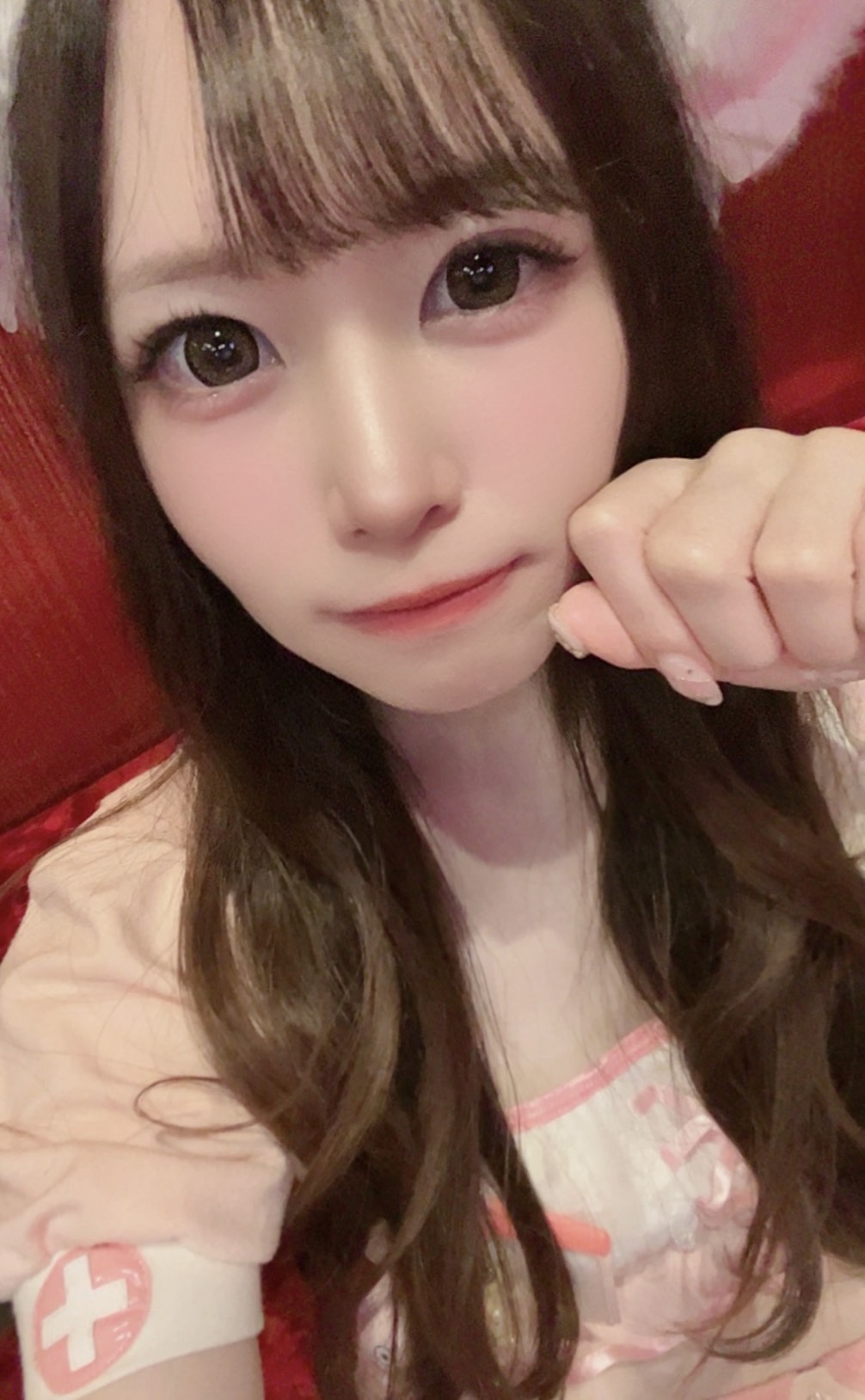 キュートな猫耳にかわいい衣装で仕事をしてもらいます。