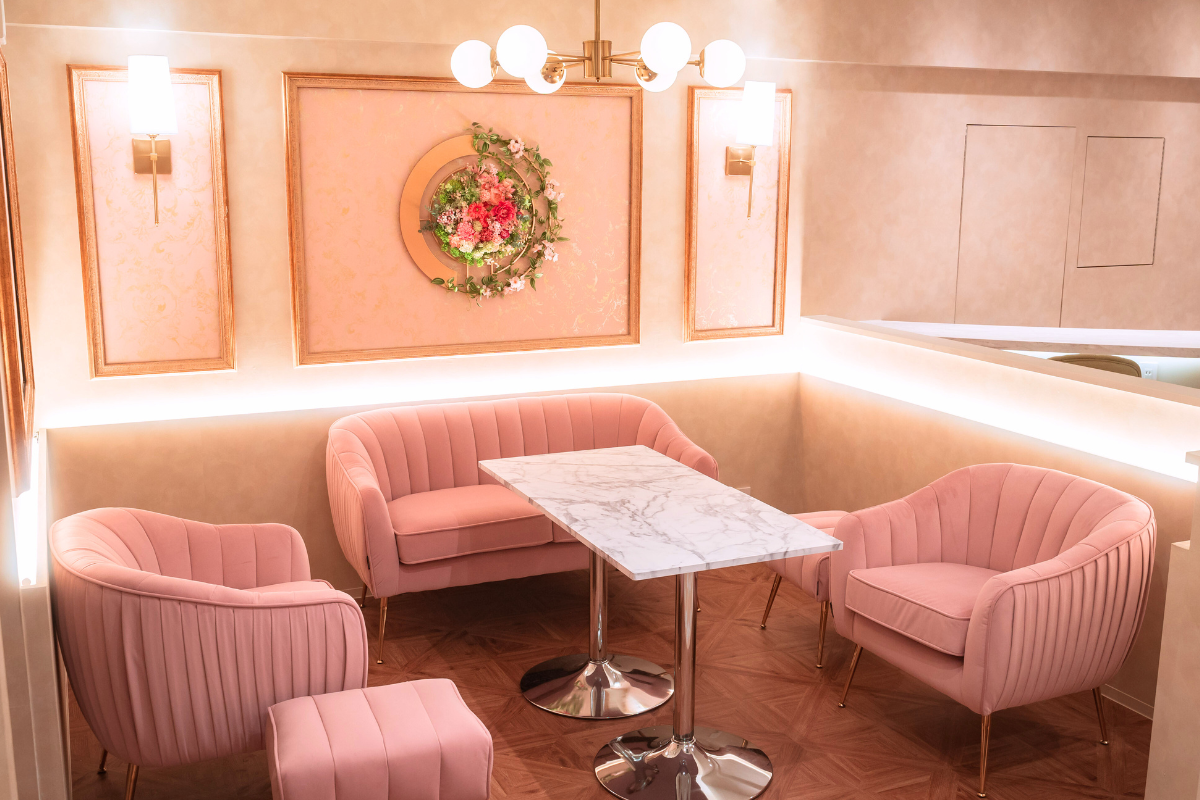 ピンクを基調とした、まるで夢の中のような店内♡