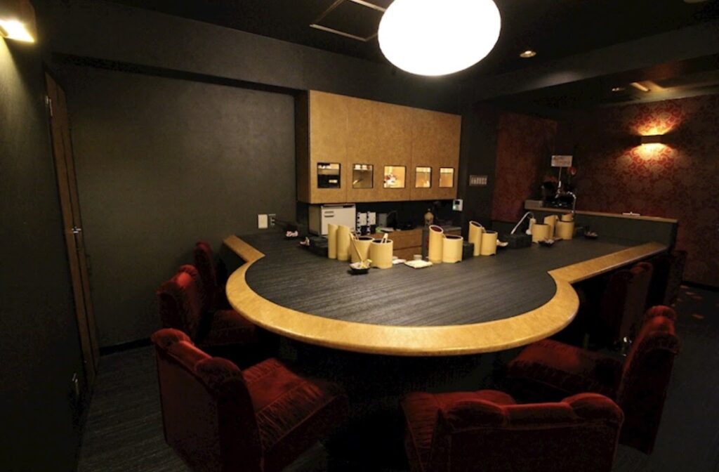 GIRLS BAR 金魚