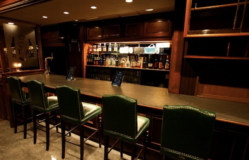 GIRL’S BAR TIA