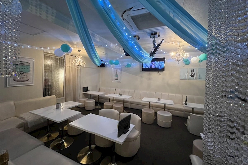 Girl’s Lounge QUEEN