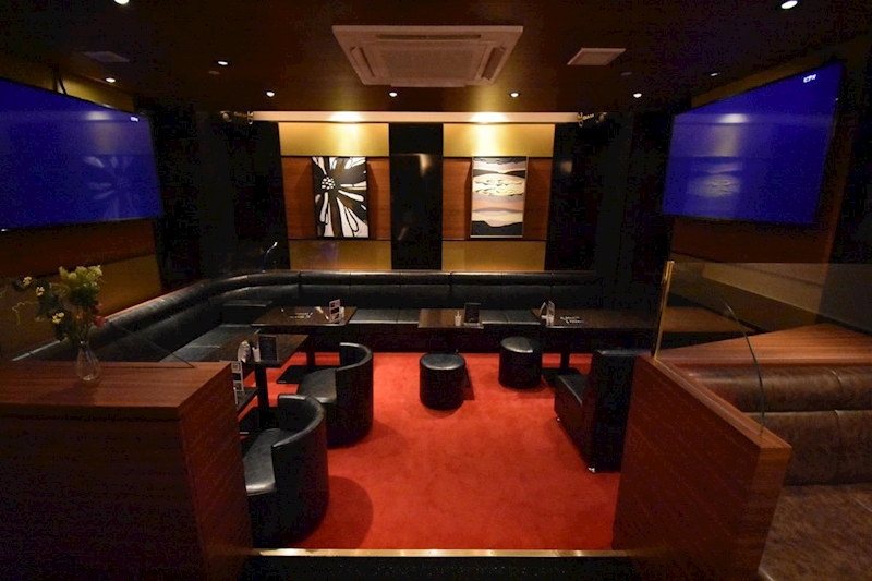 GIRLS BAR EAST