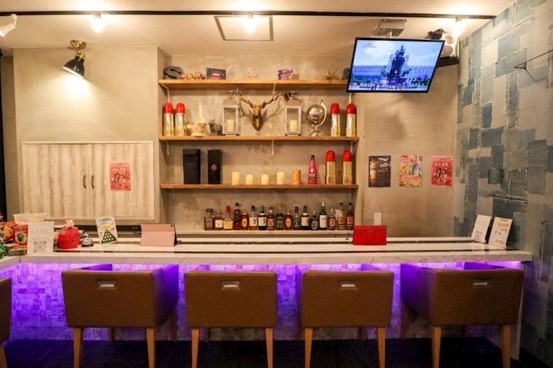 Girl’sBar Shelly