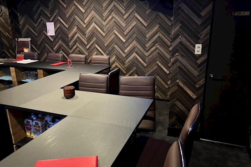 Girls Bar Rich Hearts