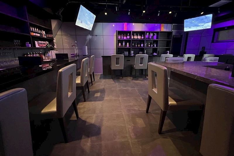 Girl’s Bar MISTRAL
