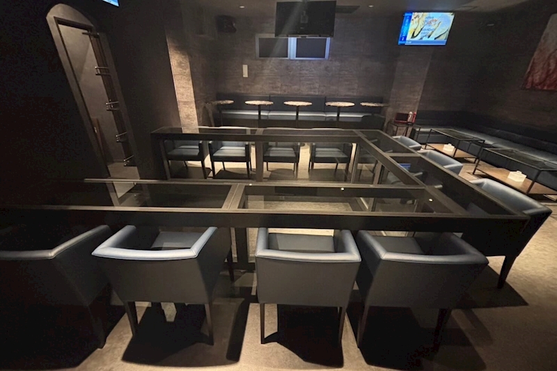 Girl’s Bar TRINITY