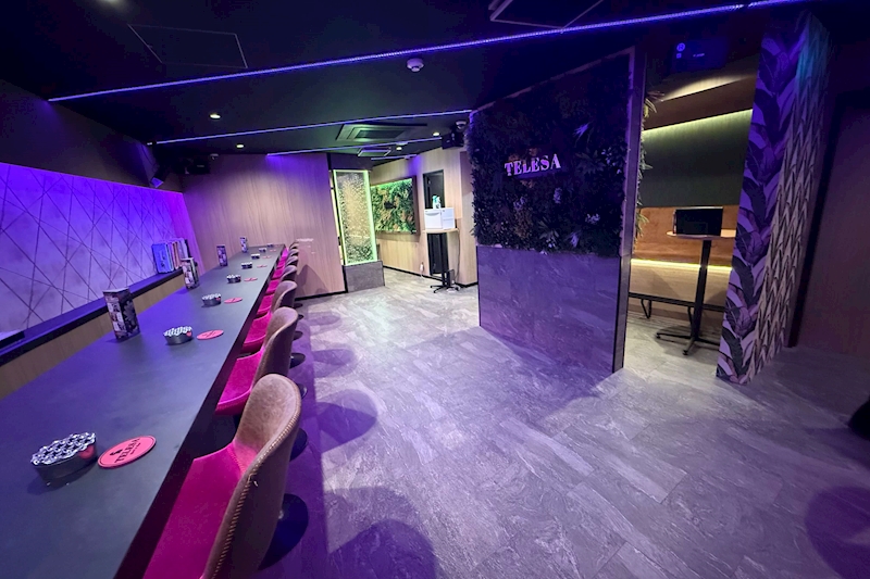 Girl’s Bar TELESA