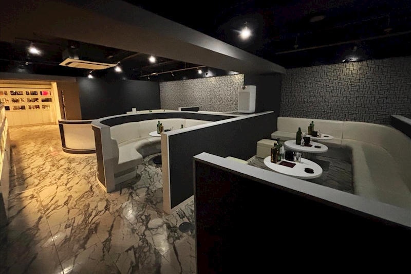 CLUB FIVE