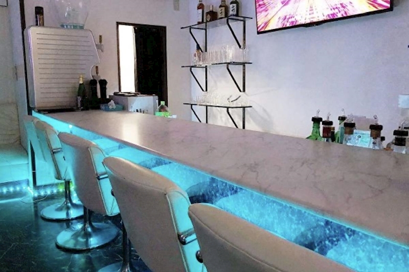 Girls Cafe NEON+