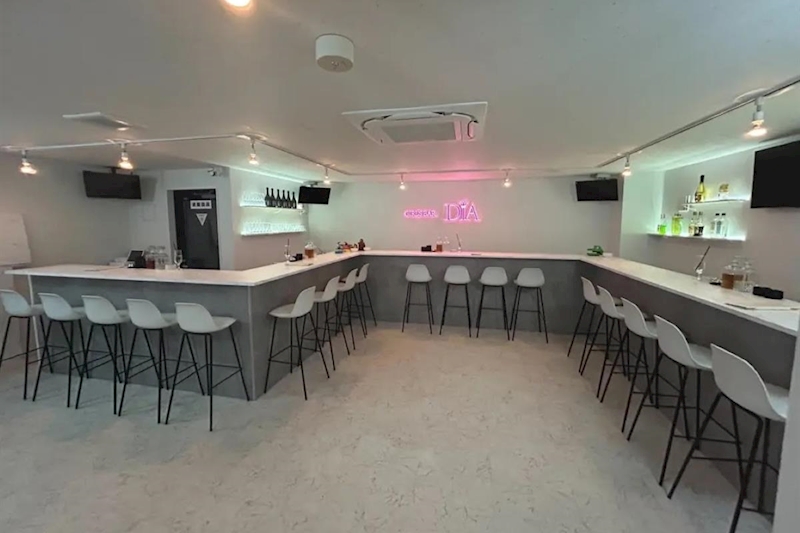 girl’s bar DIA