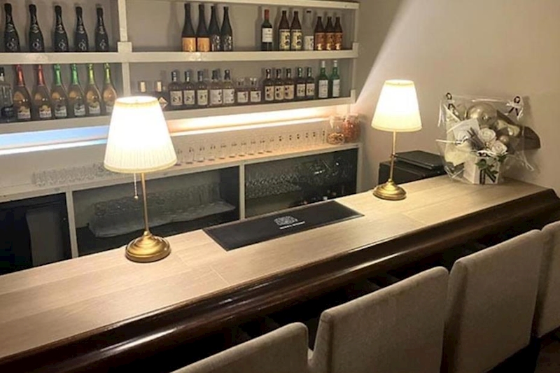 GIRLS BAR OFFICE CUTE
