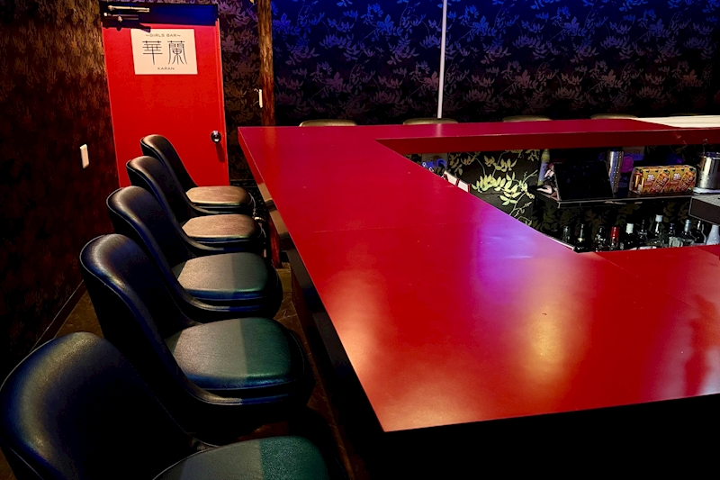 GIRLS BAR 華蘭