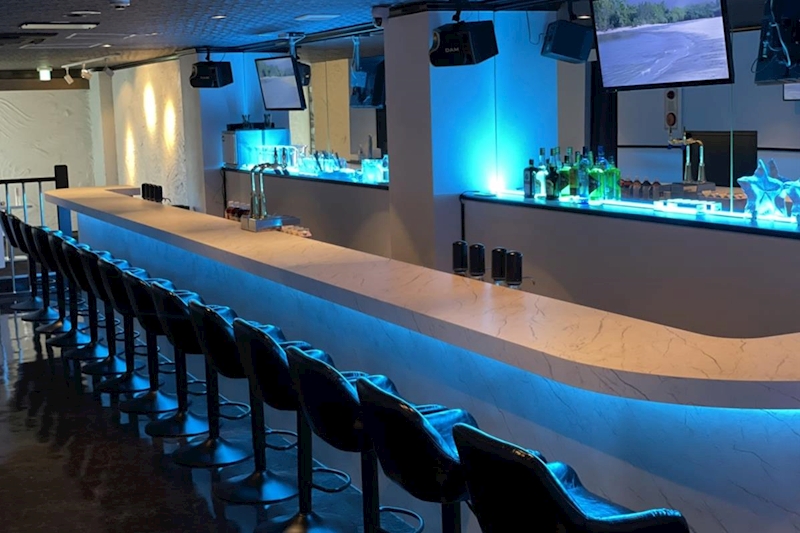 Girls Bar chill