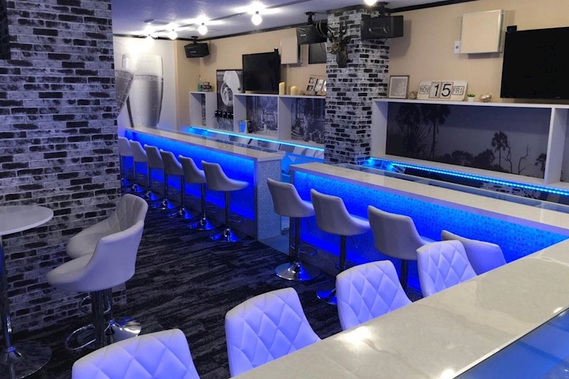 Girl’s Bar AQUA