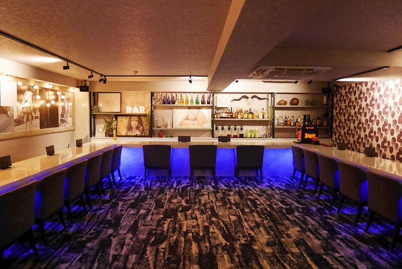 Girl’s bar Chip